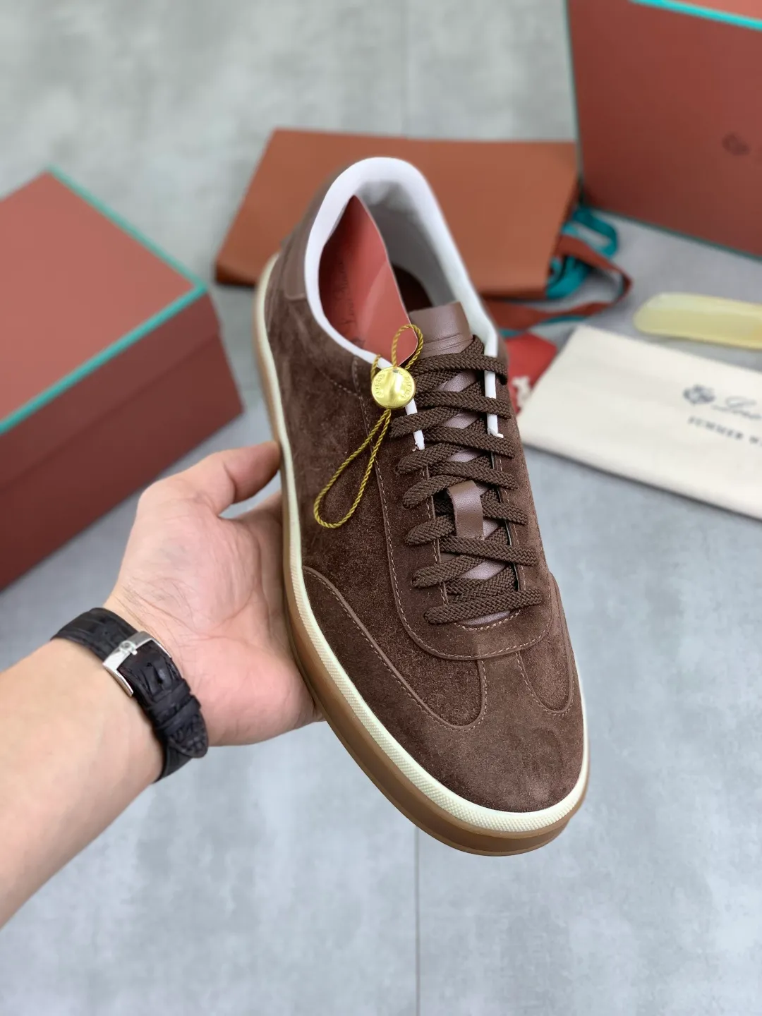Men's men's shoes 💰P580 New model 💰 The latest casual shoes Loro Piana 💯 Top grade 💯 Buy the original copy 💯 Founded the existing Loro Piana company on April 24, 1924. It is the sixth generation of family operation, providing the best quality products to customers who are discerning about taste and quality. Imported original fly woven fabric with cowhide fabric, plain calfskin lining, hand-stitched thread with cowhide feet, original packaging, high-end outsole, size: 38-45 (customized for 46), 8️⃣ colors available